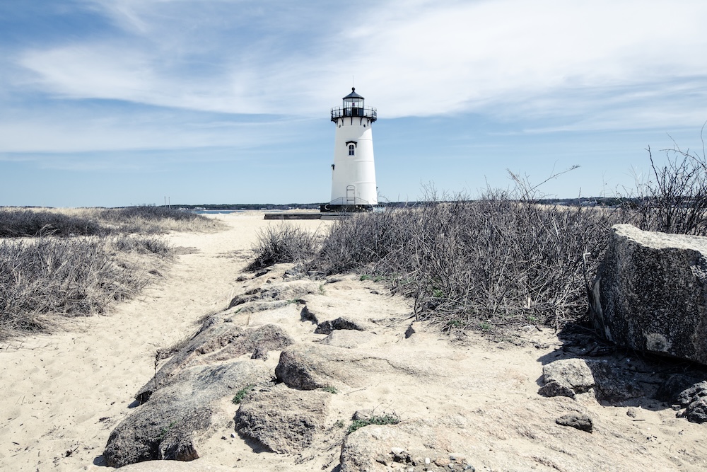 lighthouses in martha's vineyard